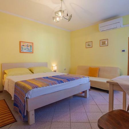 Rooms Ester Црес Экстерьер фото